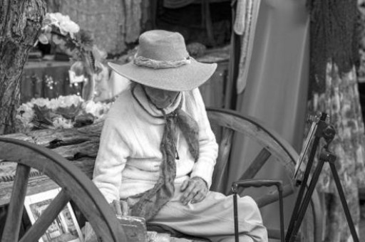 Excel2010拖动单元格来将其内容快速的填充到其他单元格中(在excel中,自动填充数据时应拖动单元格的) Excel2010拖动单元格来将其内容快速的填充到其他单元格中(在excel中,自动填充数据时应拖动单元格的)