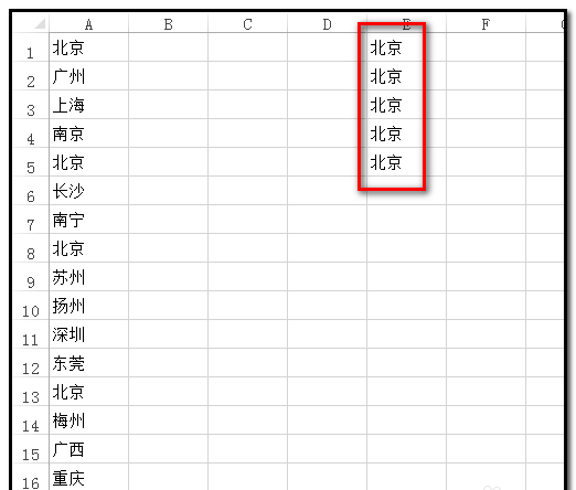 在excel工作表中整列批量复制相同内容的方法 ></p>